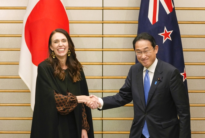 Jacinda Ardern ir Fumio Kishida