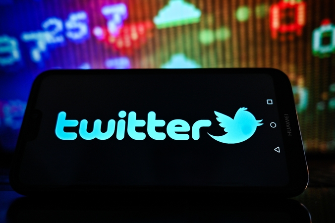 „Twitter“ būstinės daiktų aukcione logotipo paukščio statula parduota už 100 000 dolerių 
