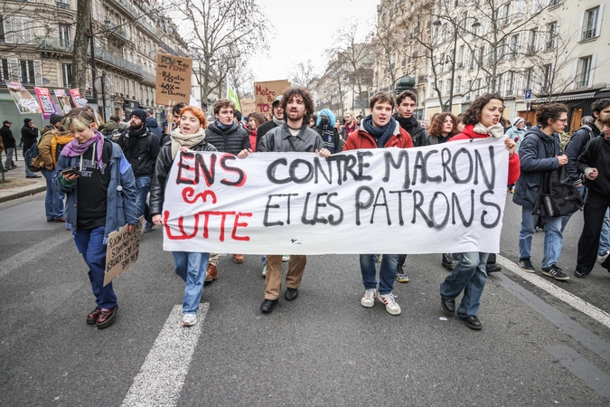 E. Macronas tikisi, kad protestai prieš pensijų reformą Prancūzijoje bus taikūs
