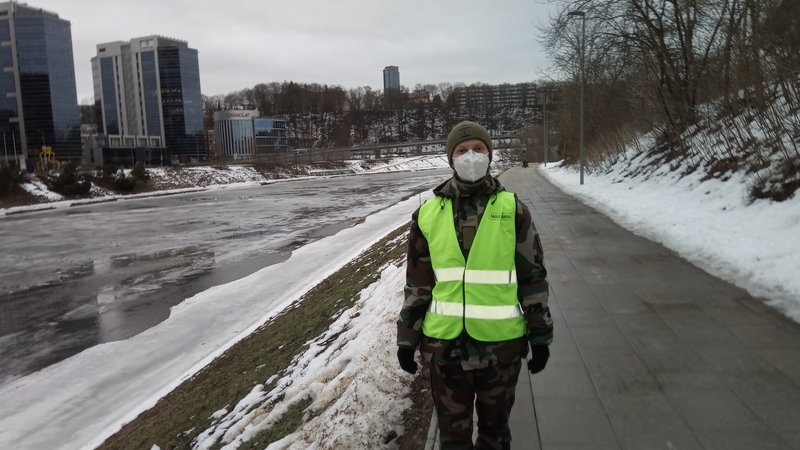 Šauliai per patruliavimą nuo ledo prašė nulipti žvejus, šeimas, paauglius, vaikus  