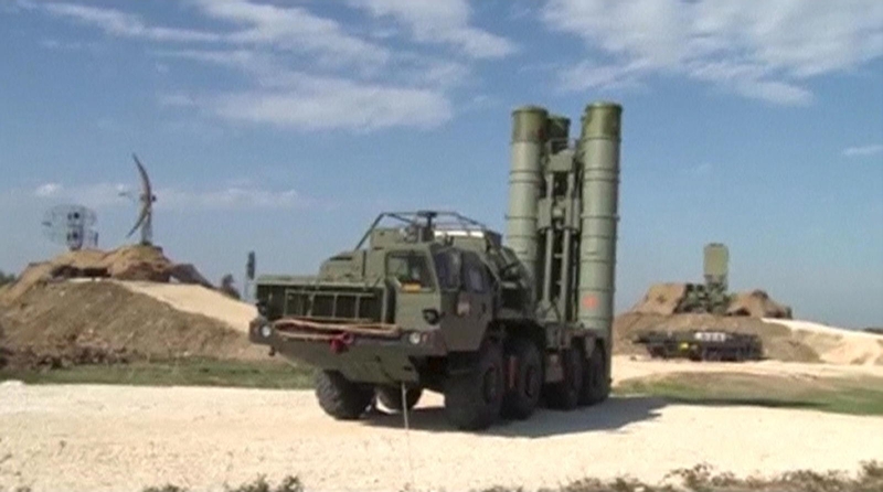 Rusija planuoja po dviejų mėnesių pristatyti Turkijai raketų sistemas S-400