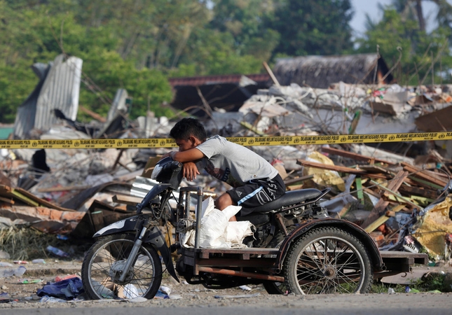 Po žemės drebėjimo Indonezijoje be namų liko mažiausiai 45 tūkst. žmonių