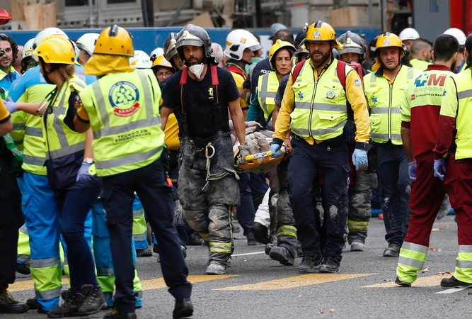 Renovuojamame Madrido viešbutyje sugriuvus pastoliams žuvo vienas žmogus, 11 sužeisti