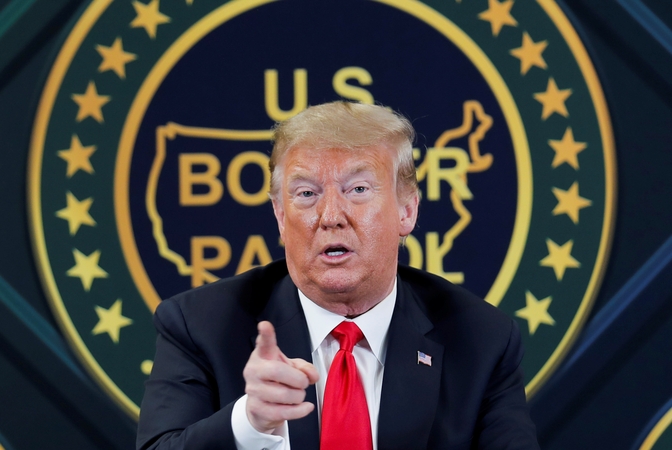 D. Trumpas griežtai perspėja protestuotojus JAV sostinėje