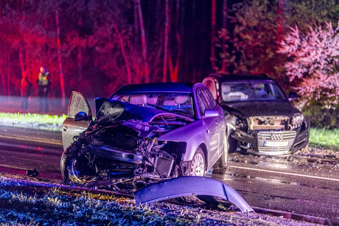 Nemenčinės plente susidūrė du „Audi“ automobiliai, avarijos kaltininkas – neblaivus 