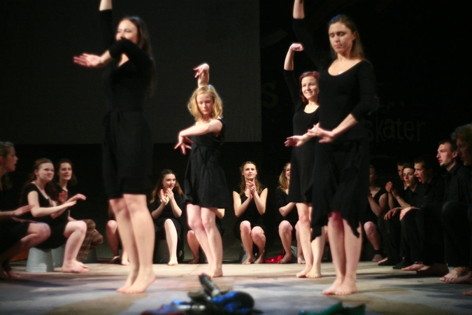Klaipėdos jaunimo teatro spektaklyje „Batai“ prabils ir batai, ir jų raišteliai  