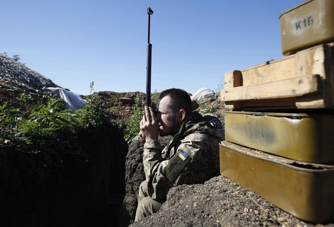 Rytų Ukrainoje žuvo du ukrainiečių kariai, dar šeši sužeisti