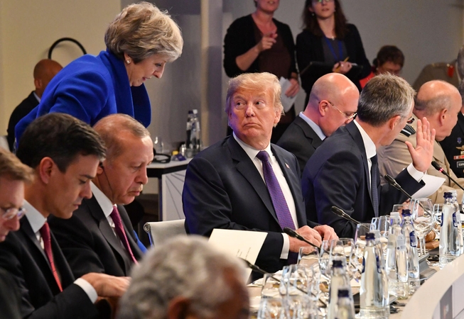 D. Trumpas siūlo NATO partnerėms išlaidas gynybai didinti iki 4 proc. BVP