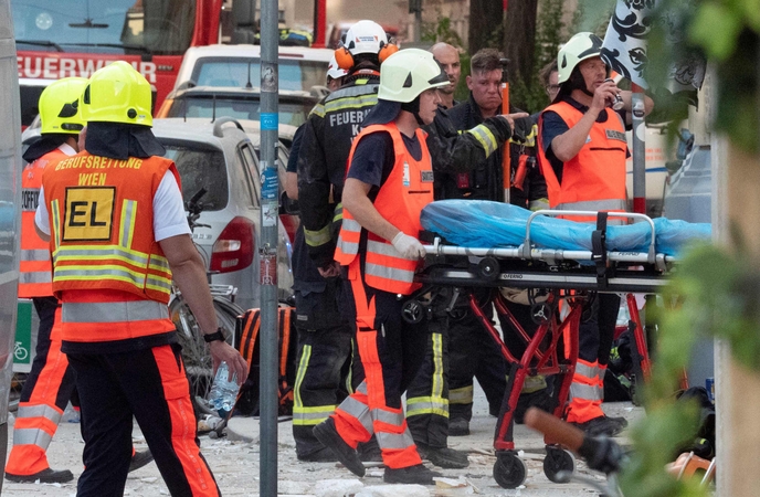 Vienoje numanomas dujų sprogimas apgriovė namą, sužeidė mažiausiai 12 žmonių 