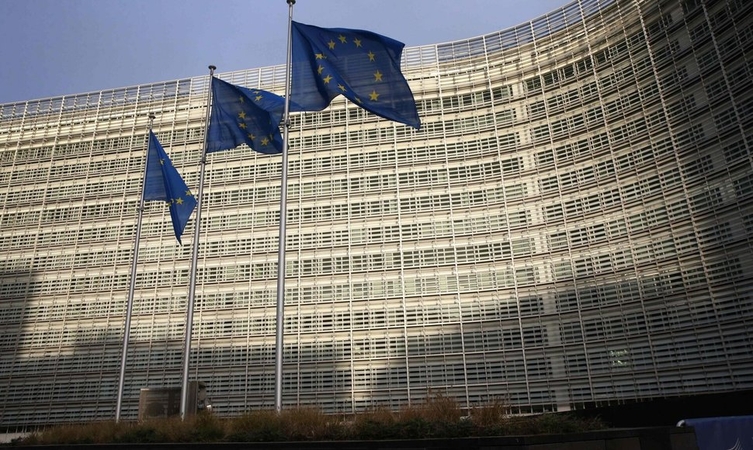 Europos Parlamentas pritarė draudimui finansuoti politinę reklamą iš užsienio