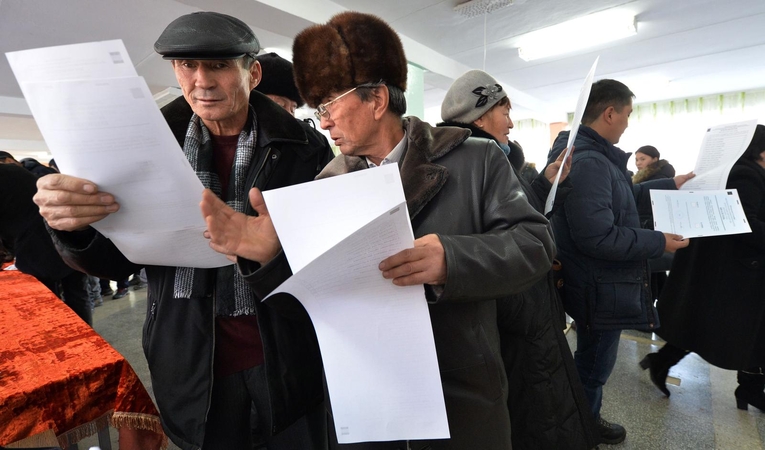 Kirgizijoje surengtas konstitucinis referendumas laikomas įvykusiu