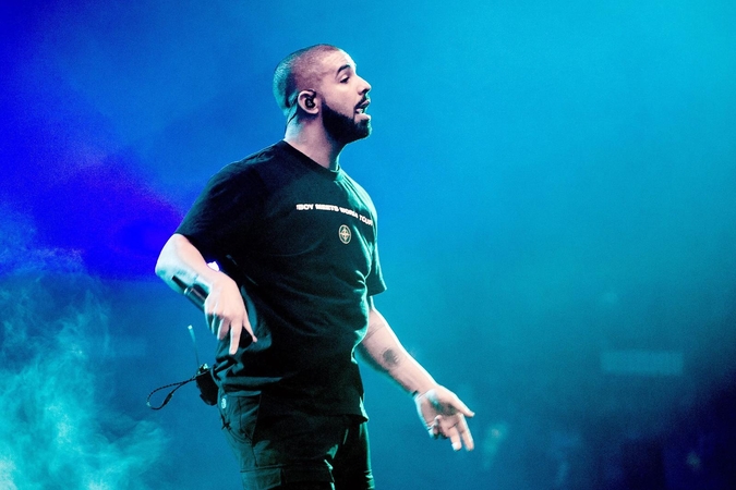 Drake'as – daugiausia įrašų 2016 m. pardavęs atlikėjas