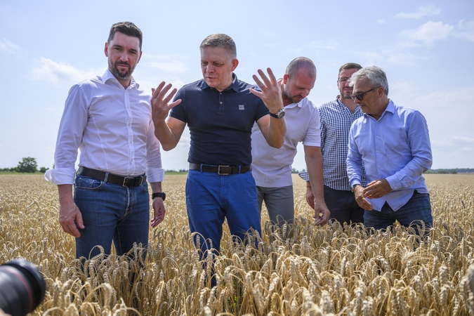 Slovakijos premjeras R. Fico po bandymo jį nužudyti pirmą kartą išvyko iš sostinės