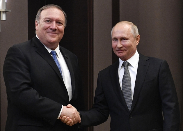 Mike Pompeo ir Vladimiras Putinas