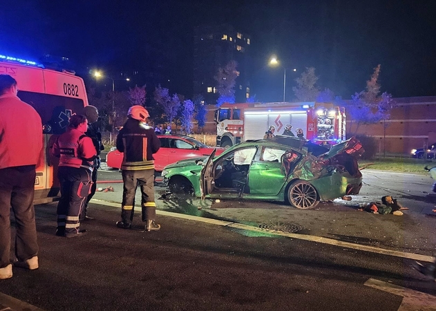 Naktį Vilniuje susidūrė du BMW automobiliai