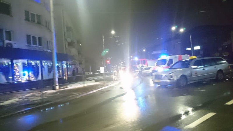 Sankryžoje – trijų automobilių avarija