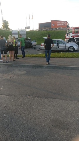 Per avariją Kuršių gatvėje nukentėjo keturi žmonės, du iš jų išvežti į ligoninę