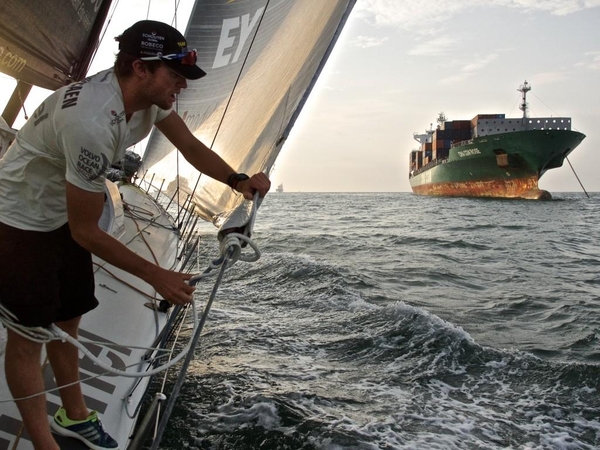 "Volvo Ocean Race" regata: įtemptos valandos iki tarpinio finišo gali būti lemtingos