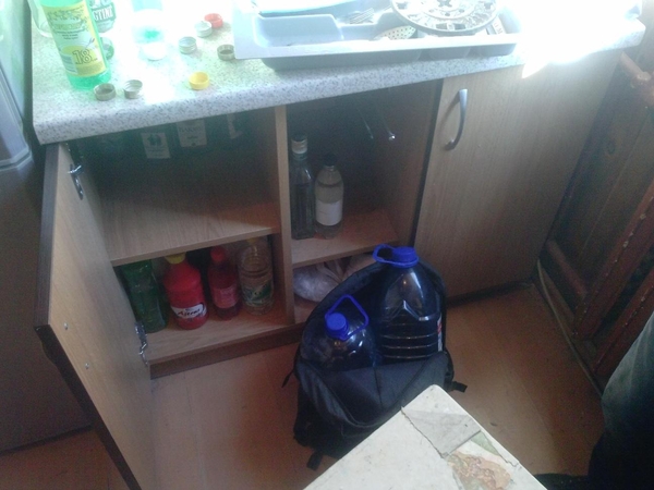 Jonavoje rasta pilstuko, naminės degtinės ir kontrabandinių cigarečių
