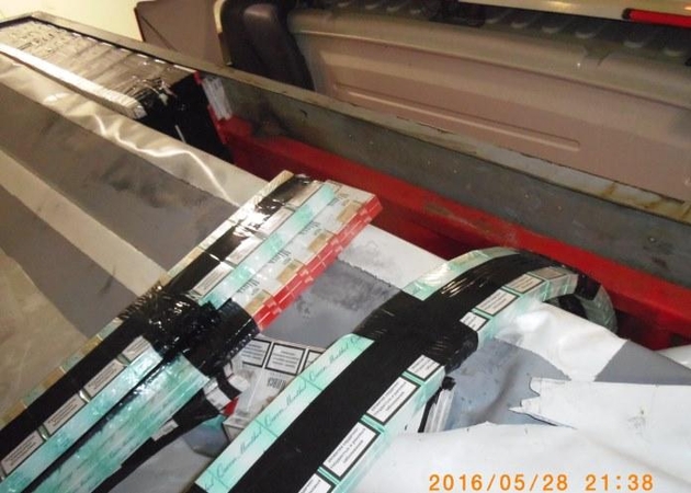 Patirtis neapgavo muitininkų – jie aptiko cigaretes „tuščiame“ automobilyje