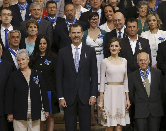 Felipe VI, baigdamas pirmuosius karaliavimo metus, pagerbė „eilinius didvyrius“