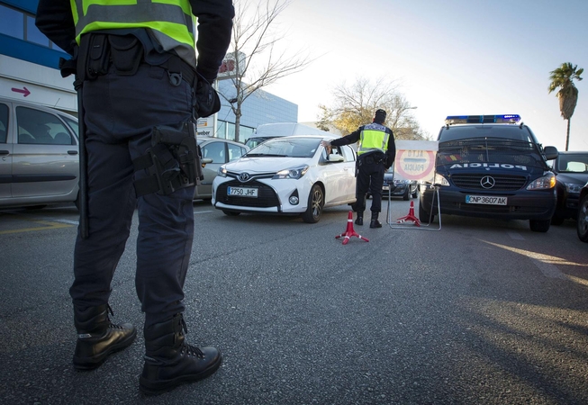 Ispanijoje neblaivi turistė automobiliu mirtinai sužalojo policijos pareigūną