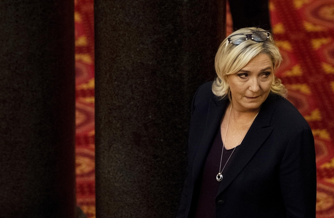 Prancūzijoje apklausose pirmą kartą į priekį išsiveržė M. Le Pen partija