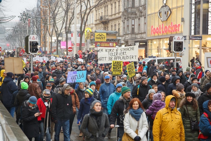 Austrijoje – protestas prieš naująją dešiniųjų vyriausybę