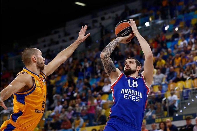 „Anadolu Efes“ krepšininkai Eurolygoje iškovojo ketvirtąją pergalę