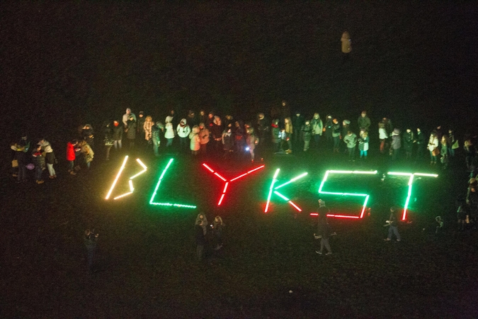 Prie Baltojo tilto savanoriai formavo žodį "Blykst"
