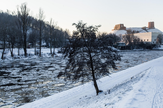 Šaltis nesitrauks, naktį kai kur temperatūra perkops 20 laipsnių šalčio