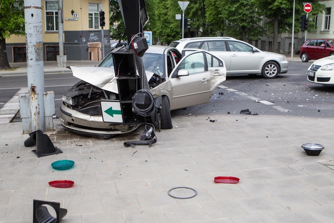 Seimas atvėrė kelią: pabrangęs automobilių draudimas gali brangti dar labiau