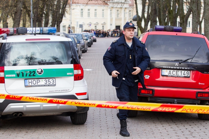 Policija: prie Prezidentūros sprogimą grasinęs sukelti vyras – psichiškai nestabilus