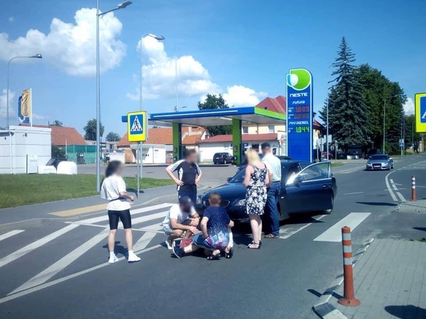 Panevėžyje automobilis BMW partrenkė moterį