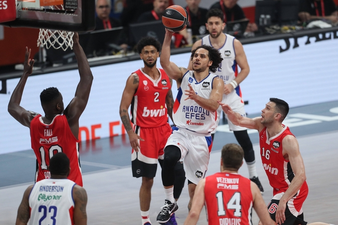 Auksinis Vasos šūvis: „Anadolu Efes“ – vėl Eurolygos finale