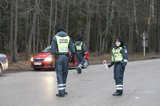 Kelių policininkai Ketvergiuose nutvėrė tris įkaušusius dviratininkus