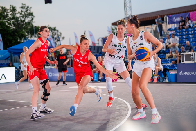 Sirgalių palaikoma moterų 3x3 krepšinio rinktinė kovas Europos žaidynėse pradėjo dviem pergalėmis