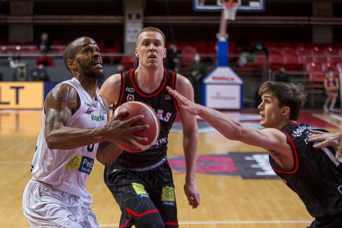 Po pertraukos „Lietkabelį“ sukaustęs „Rytas“ apgynė namų tvirtovę