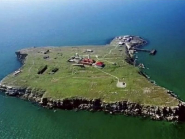Rusijos kariškiai teigia virš Gyvačių salos numušę Ukrainos dronus