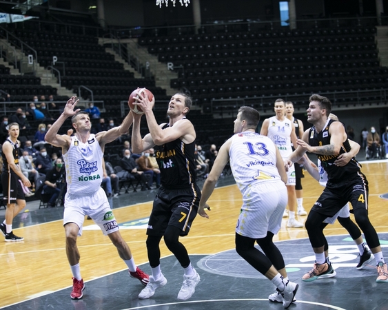 Šiaulių komanda užtikrintai nugalėjo „Pieno žvaigždes“