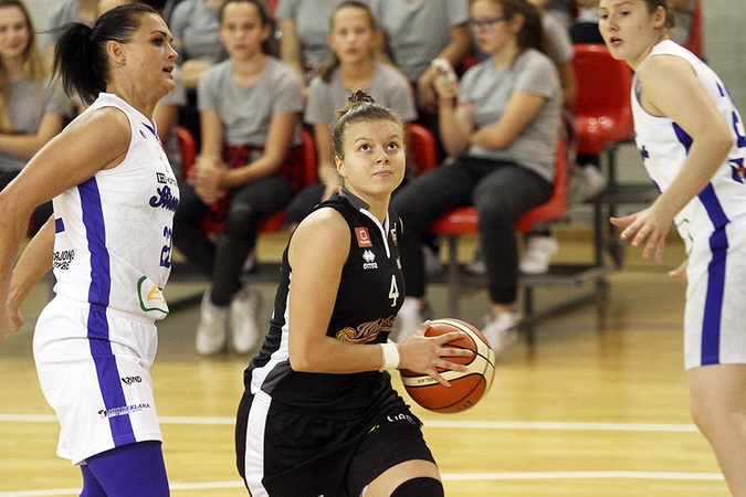 LMKL čempionės sezoną pradėjo pralaimėjimu "Kibirkšties" krepšininkėms