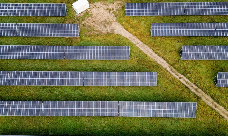 Savivaldai siūloma daugiau lėšų saulės parkams iš mokesčio už gamtos išteklius