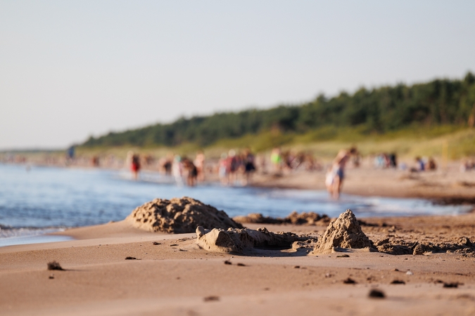 Lakusis smėlis įtraukė vyrą per pirmojo pasimatymo įkarštį
