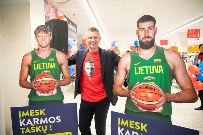 R. Kaukėno fondas pristatė specialius marškinėlius – padės sergantiems vaikams