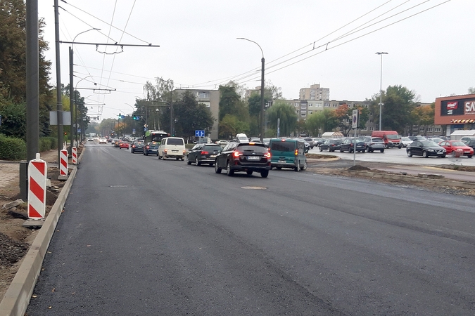Vairuotojai gali atsikvėpti: spūstys Kovo 11-osios gatvėje sumažės