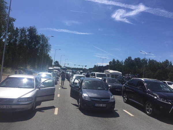Kelto į Klaipėdą Smiltynėje laukia tūkstančiai automobilių