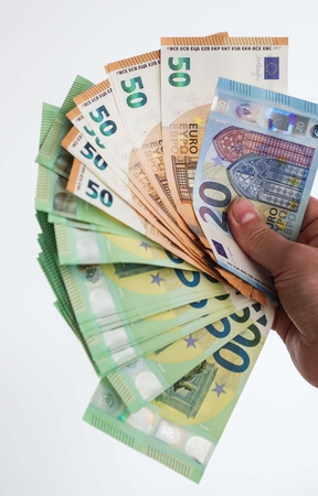 Jei Seimas pritars, už loterijos bilieto pardavimą nepilnamečiams – bauda iki 440 eurų
