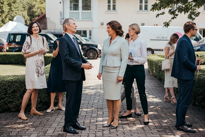 Jungtinės Karalystės ambasadoje aptarti programos „Active Citizens“ nuveikti darbai