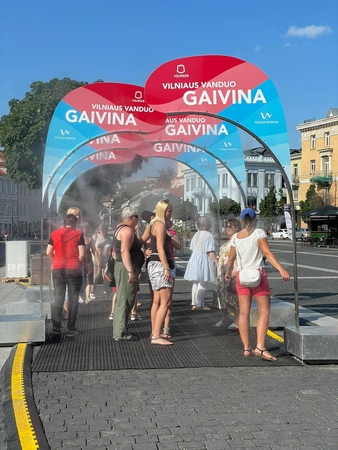 Vilniuje per kaitrą gyventojus vėsins vandens dulksna