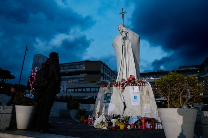 Popiežiaus būklė vis dar stabili, nors bendras vaizdas – sudėtingas